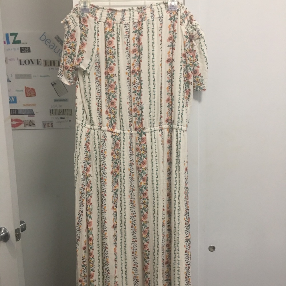 Off the shoulder midi / maxi dress
